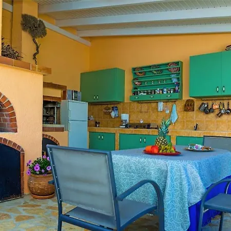 Apartment 5mins- Beach - Shops -bbq -wood Oven -patio-6 Gazi