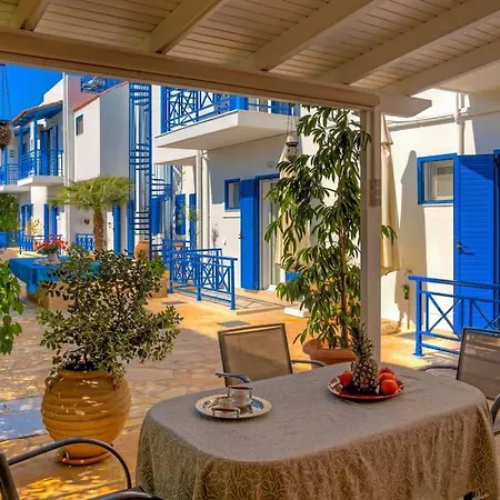 5mins- Beach - Shops -bbq -wood Oven -patio-6 Apartment