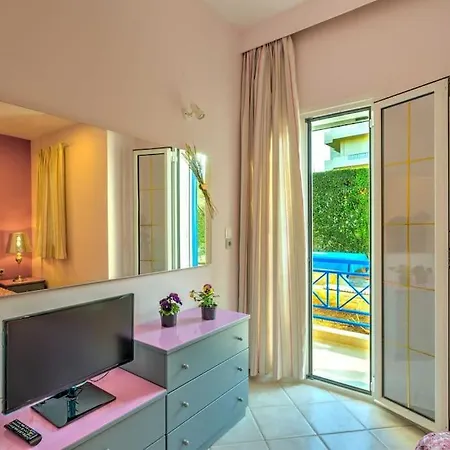 5mins- Beach - Shops -bbq -wood Oven -patio-6 Apartment Gazi