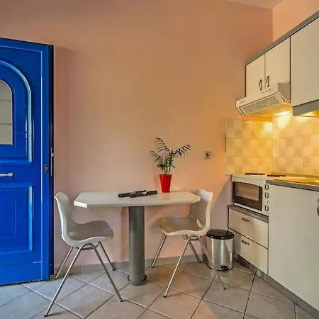 5mins- Beach - Shops -bbq -wood Oven -patio-6