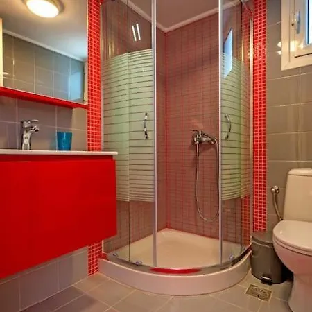 5mins- Beach - Shops -bbq -wood Oven -patio-6 Apartment *