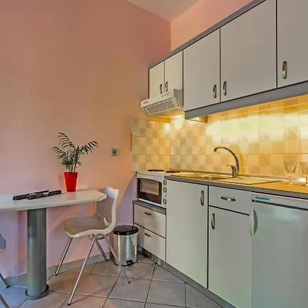 5mins- Beach - Shops -bbq -wood Oven -patio-6 *