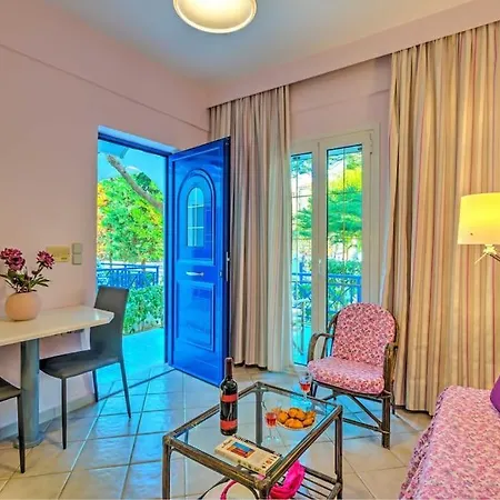 5mins- Beach - Shops -bbq -wood Oven -patio-6